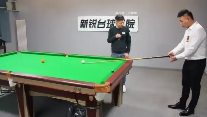 如何用精准站位和横移破解内线背身单打？